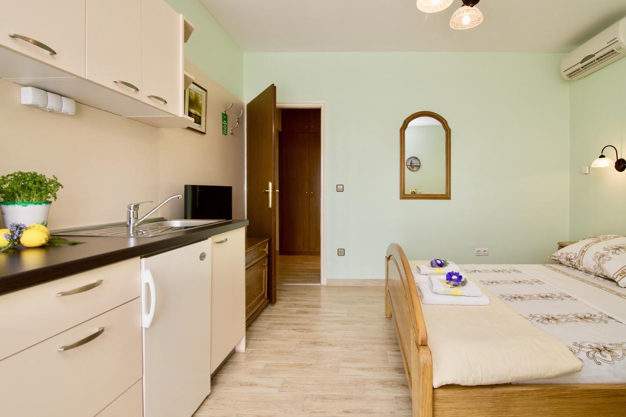 Pansion Adria Hotel Sveti Filip i Jakov Kültér fotó