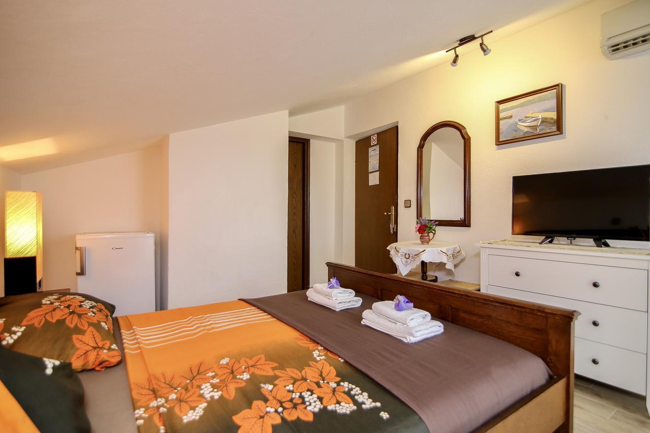 Pansion Adria Hotel Sveti Filip i Jakov Kültér fotó
