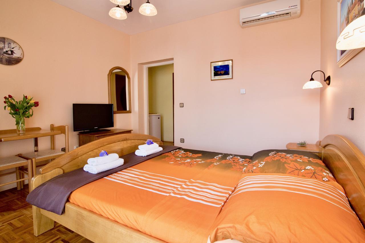 Pansion Adria Hotel Sveti Filip i Jakov Kültér fotó