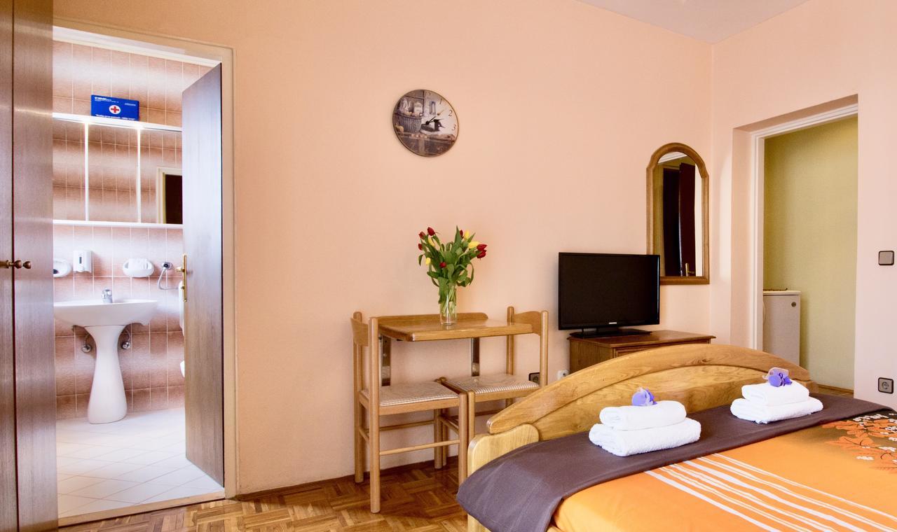 Pansion Adria Hotel Sveti Filip i Jakov Kültér fotó