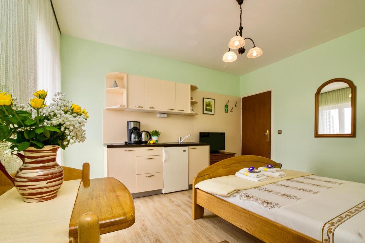 Pansion Adria Hotel Sveti Filip i Jakov Kültér fotó